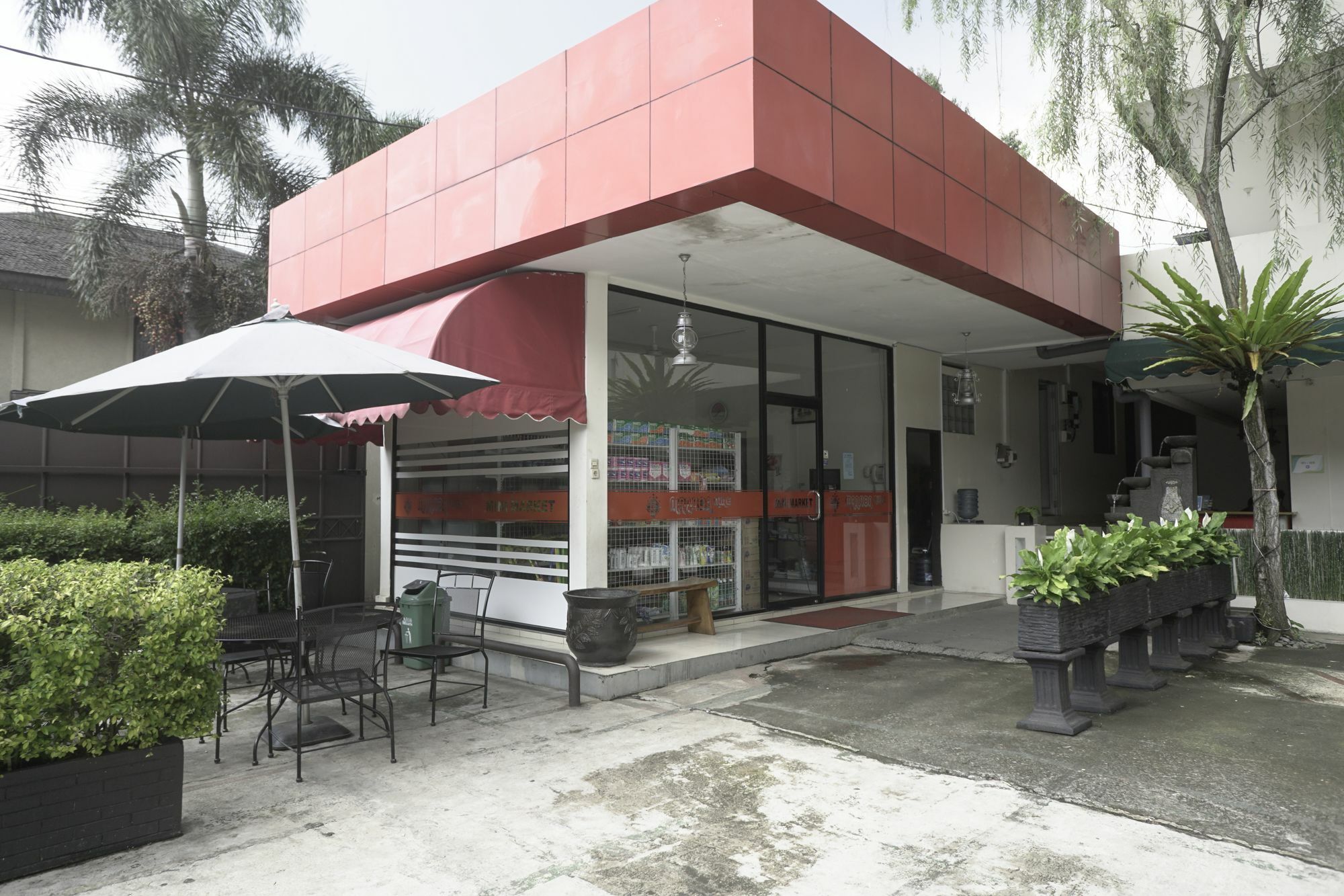 Reddoorz Plus @ Ciumbuleuit Area バンドゥン エクステリア 写真