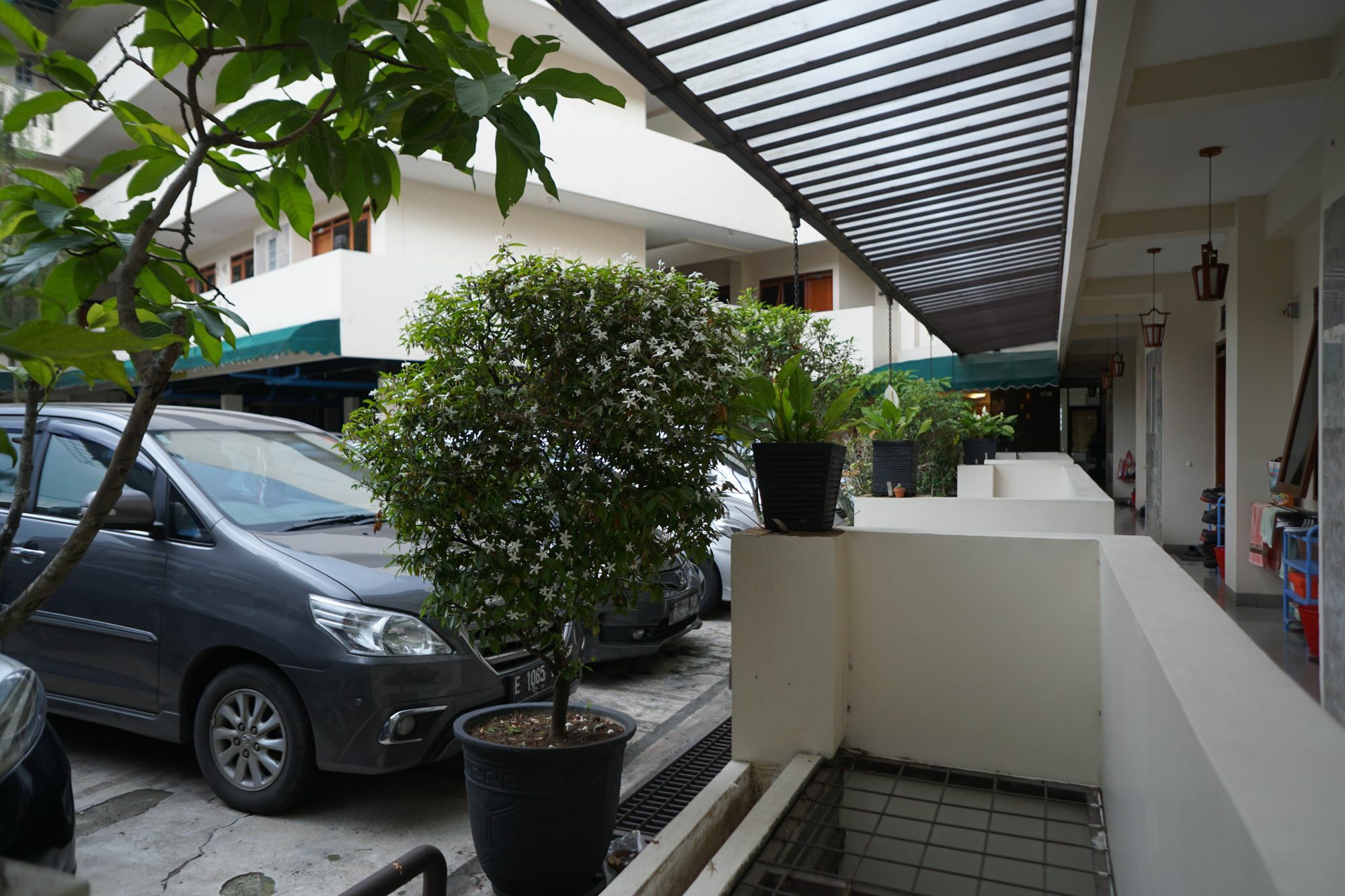 Reddoorz Plus @ Ciumbuleuit Area バンドゥン エクステリア 写真