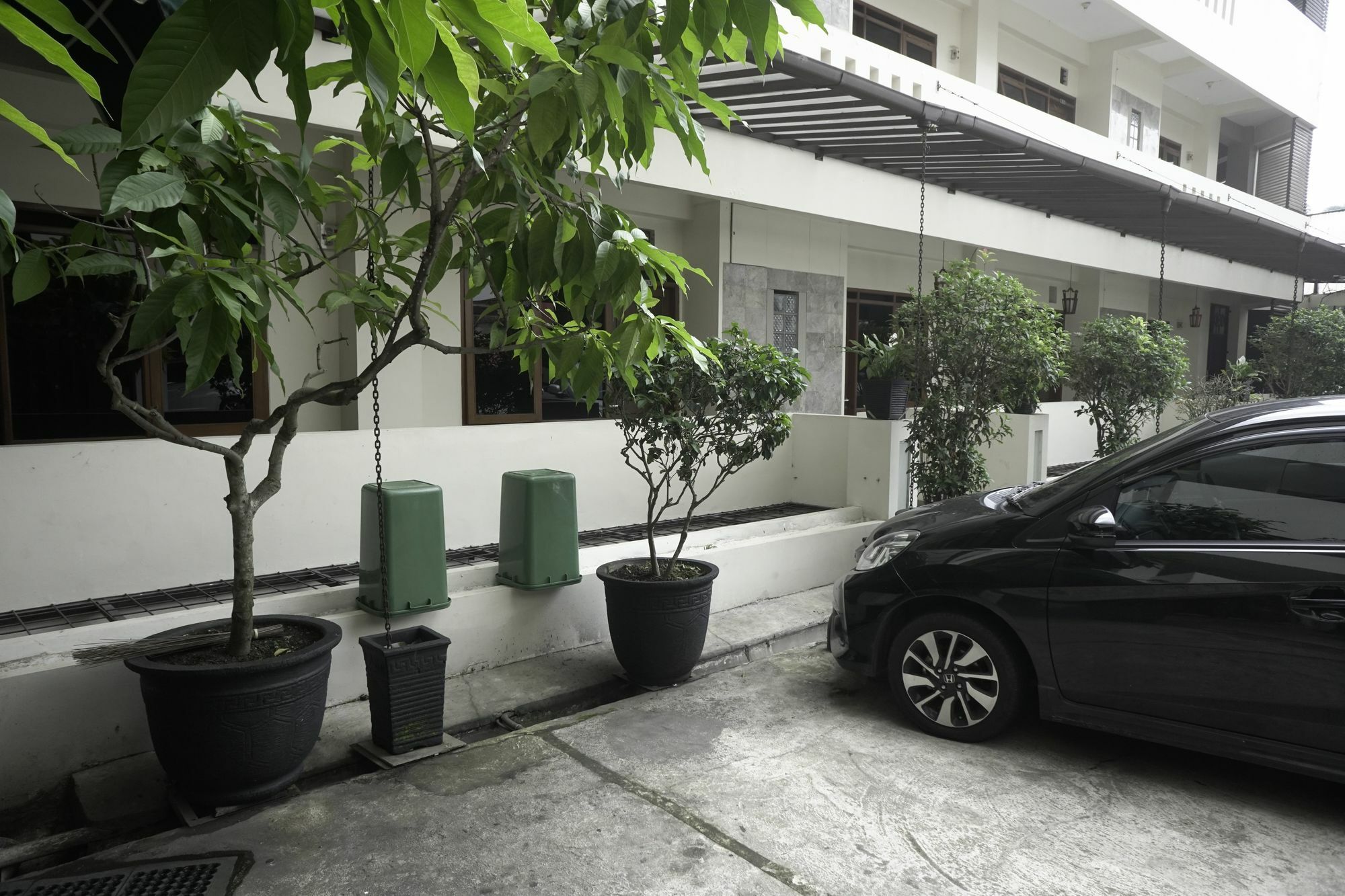 Reddoorz Plus @ Ciumbuleuit Area バンドゥン エクステリア 写真